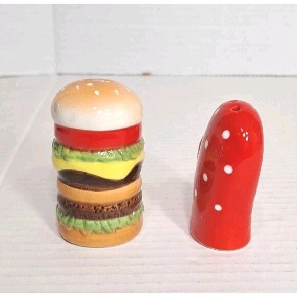VTG 1980’s Double Stack Ceramic Cheeseburger Oven Mitt 3" Salt & Pepper Set - Picture 4 of 5